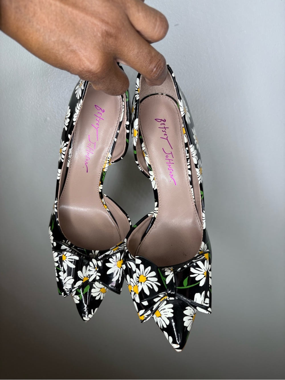 Jessica Simpson Black Daisy Print Pointed-Toe Bow Pumps